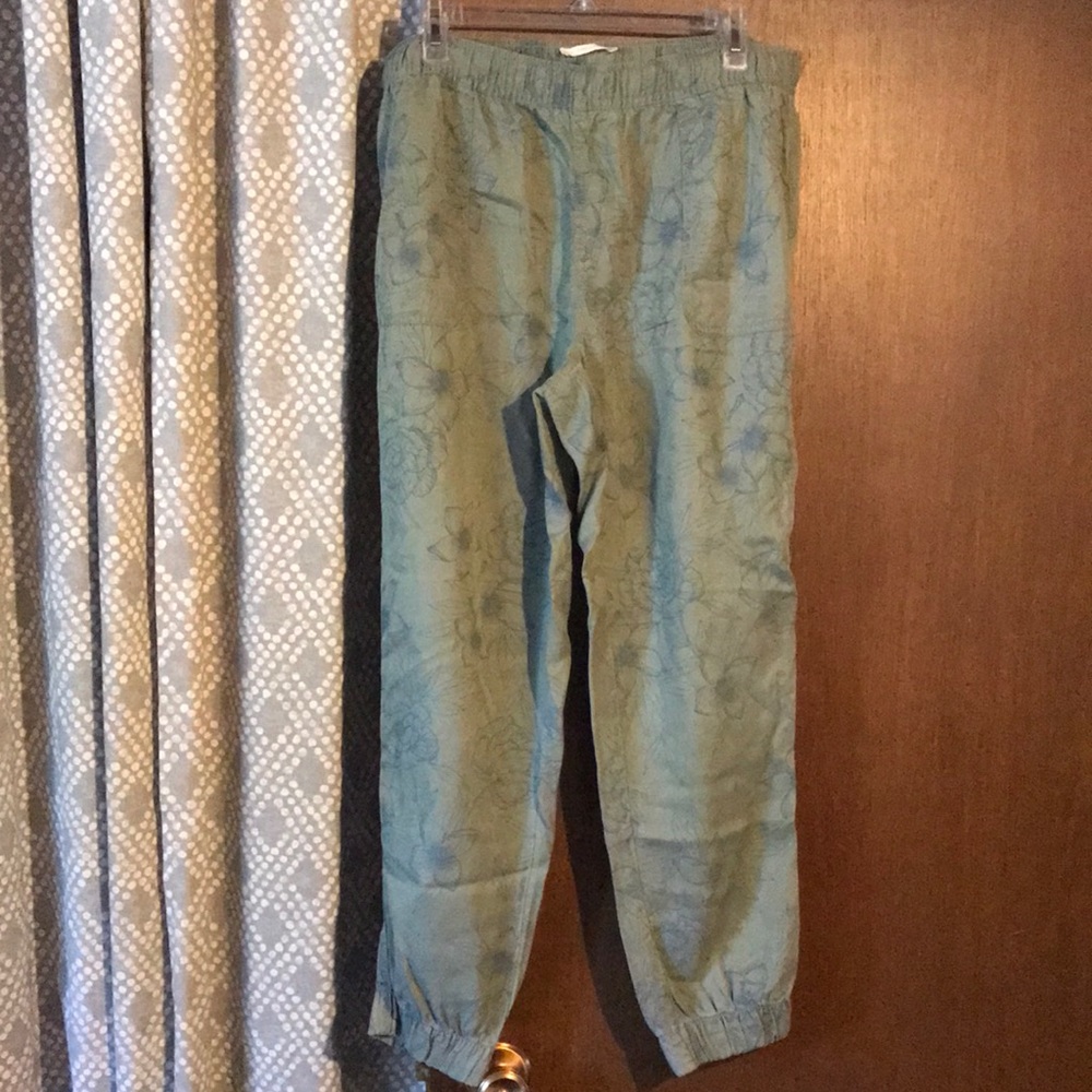 3/$25 Sale ($10 items) C&C California Capri Pants!